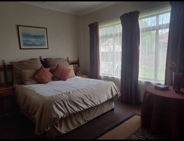 3 BEDROOM FREEHOLD FOR SALE IN RENSBURG